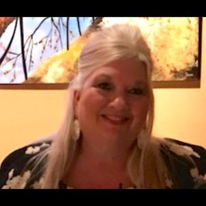 Meet your Posher, Leslie